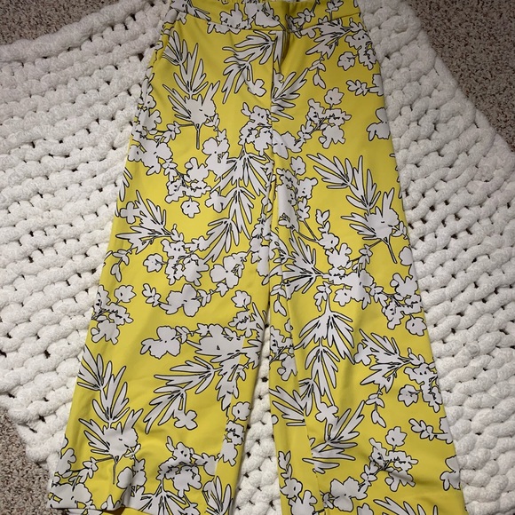 JCPenney Worthington Cropped Pants. Size small. - Picture 2 of 6